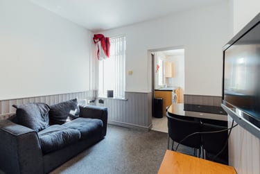 4 bed house, Carholme Road, West End, Lincoln, LN11RR - Image 1