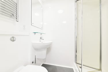 Silver En Suite at The Mill House, 400 Gorgie Road, Gorgie, Edinburgh, EH112BF - Image 3