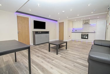 2 bed house, Ashwood Terrace, Hyde Park, Leeds, LS62EH - Image 1