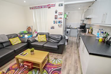 6 bed house, Hessle Mount, Hyde Park, Leeds, LS61EP - Image 2