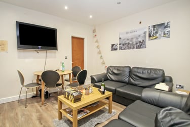 6 bed house, Hessle Mount, Hyde Park, Leeds, LS61EP - Image 1