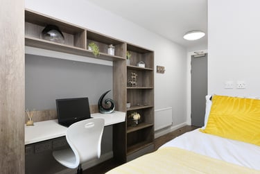 Gold En Suite at The Mill House, 400 Gorgie Road, Gorgie, Edinburgh, EH112BF - Image 1
