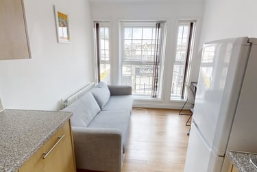 1 bed house, Churchgate, City Centre, Loughborough, LE111UD - Image 1