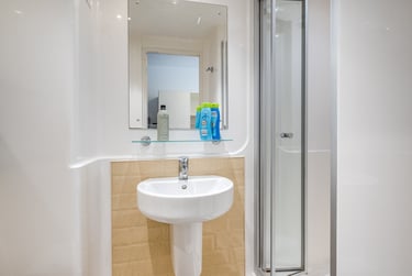 Silver Studio at Fulham Palace Studios, 168-188 Fulham Palace Road, Hammersmith, London, W69PA - Image 21