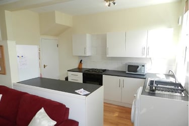 4 bed house, Haddon Place, Burley, Leeds, LS42JU - Image 1
