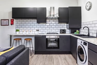 2 bed house, Queens Road, Hyde Park, Leeds, LS61HY - Image 2