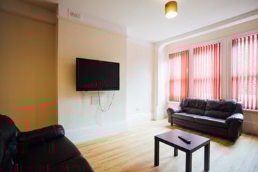 19 bed house, Ashby Road, City Centre, Loughborough, LE113AD - Image 5