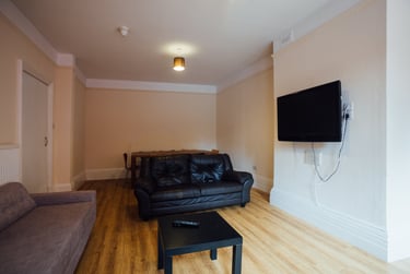 19 bed house, Ashby Road, City Centre, Loughborough, LE113AD - Image 6