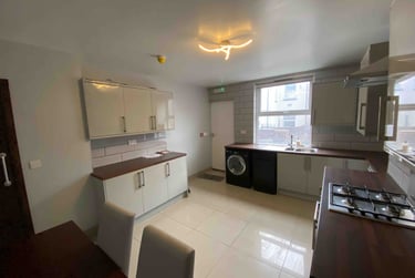 2 bed house, Brudenell Grove, Hyde Park, Leeds, LS61HP - Image 2