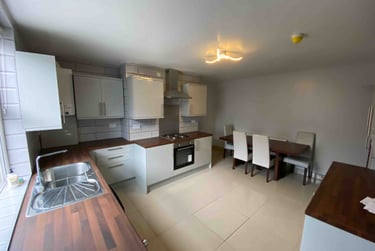 2 bed house, Brudenell Grove, Hyde Park, Leeds, LS61HP - Image 1