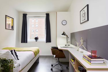 Silver En-Suite - Image 1