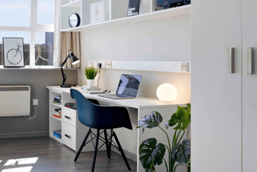 Classic En-suite at Central Point, 50 Royal Parade, City Centre, Plymouth, PL11DZ - Image 2