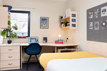 Classic En-suite at St Thomas Court, 20 Gasking Street, Mutley, Plymouth, PL49AP - Image 2