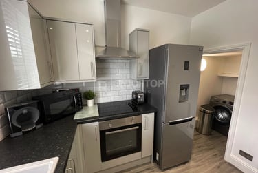 1 bed house, Otley Road, Headingley, Leeds, LS64BA - Image 9