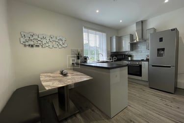 1 bed house, Otley Road, Headingley, Leeds, LS64BA - Image 1