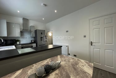 1 bed house, Otley Road, Headingley, Leeds, LS64BA - Image 9