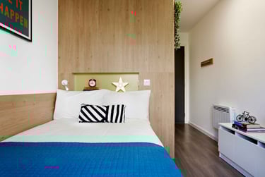 Classic En-suite at Hampton Square, 2 Mayfield Road, Highfield, Southampton, SO173SX - Image 1