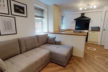 6 bed house, Havelock Street, City Centre, Loughborough, LE115DH - Image 1