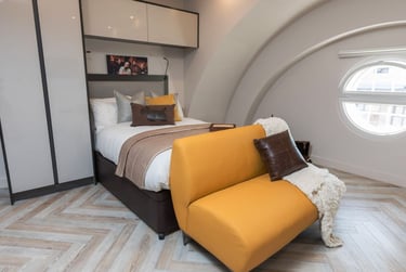 Silver One Bed Apartment - Image 1