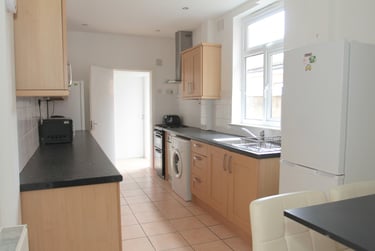 4 bed house, Harrow Road, City Centre, Leicester, LE30JY - Image 3