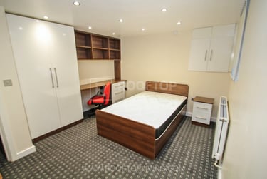 6 bed house, Hessle Mount, Hyde Park, Leeds, LS61EP - Image 3