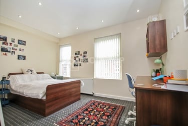 6 bed house, Hessle Mount, Hyde Park, Leeds, LS61EP - Image 1