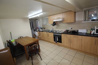8 bed house, St. Michaels Villas, Headingley, Leeds, LS63AF - Image 2