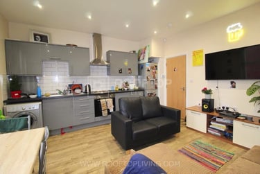 3 bed house, Brudenell Grove, Hyde Park, Leeds, LS61HR - Image 1