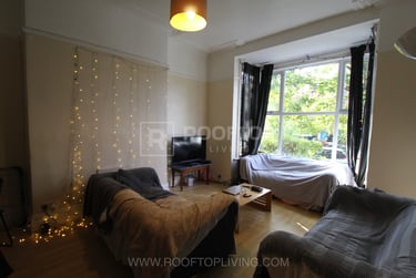 8 bed house, Ash Grove, Hyde Park, Leeds, LS61AX - Image 1