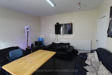 7 bed house, Chestnut Avenue, Hyde Park, Leeds, LS61AZ - Image 3