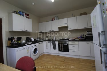 6 bed house, Ebor Place, Hyde Park, Leeds, LS61NR - Image 1