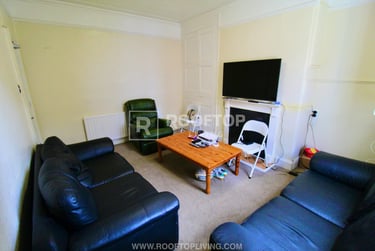 5 bed house, Delph Mount, Rampart Road, Leeds, LS62HS - Image 4