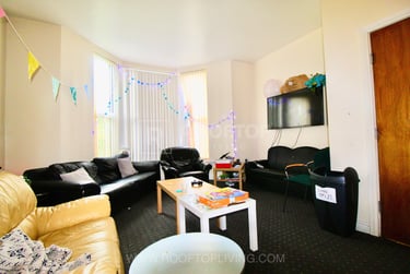 9 bed house, Regent Park Terrace, Rampart Road, Leeds, LS62AX - Image 3