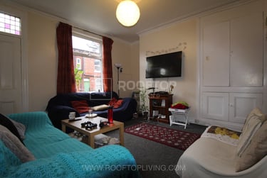 6 bed house, Hessle Place, Hyde Park, Leeds, LS61EU - Image 2