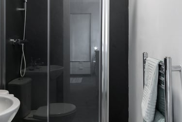 Deluxe En Suite at Holgate Road, 98-104 Holgate Road, City Centre, York, YO244BB - Image 3