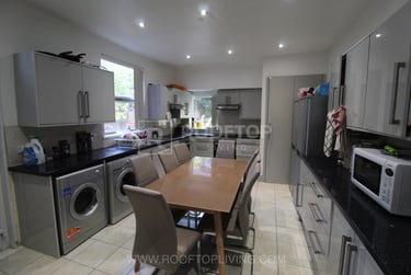 10 bed house, Bainbrigge Road, Headingley, Leeds, LS63AD - Image 1