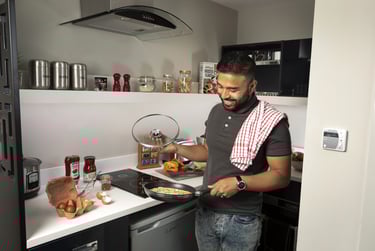 Sapphire Plus Studio at Walnut Gardens, Walnut House, St Davids Hill, Exeter, EX44DH - Image 2