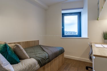 Standard Ensuite at Saltwater Place, Notte Street, The Hoe, Plymouth, PL12RQ - Image 2