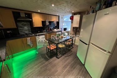 6 bed house, Providence Avenue, Rampart Road, Leeds, LS62HN - Image 2