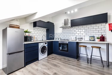 2 bed house, Queens Road, Hyde Park, Leeds, LS61HY - Image 2