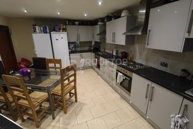 9 bed house, Regent Park Terrace, Rampart Road, Leeds, LS62AX - Image 3
