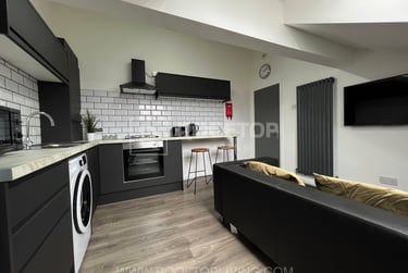 2 bed house, Queens Road, Hyde Park, Leeds, LS61HY - Image 4