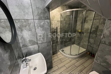 2 bed house, Queens Road, Hyde Park, Leeds, LS61HY - Image 1