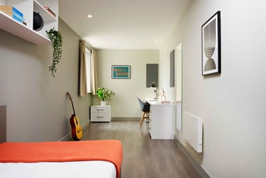 Premium 1 En-suite at Saw Mill, King's Mill Lane, City Centre, Huddersfield, HD13AN - Image 2