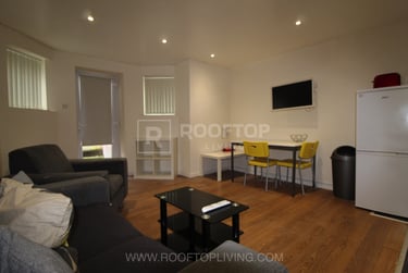 3 bed house, Moorland Avenue, Hyde Park, Leeds, LS61AP - Image 1