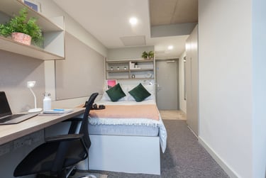 Bronze Plus En-suite at LIV Student Sheffield, 131 Ecclesall Road, City Centre, Sheffield, S118HY - Image 4