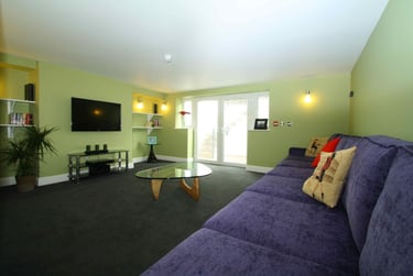 6 bed house, Buckingham Mount, Hyde Park, Leeds, LS61DN - Image 1