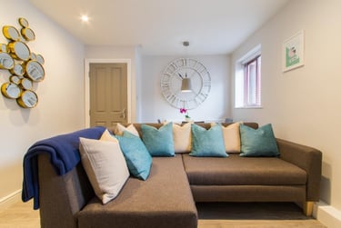 2 bed house, Victoria Court Mews, Hyde Park, Leeds, LS61PD - Image 1