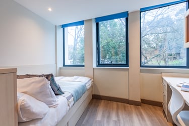 Classic Studio at Mercury House, St Peters Road, Central, Bournemouth, BH12NT - Image 1