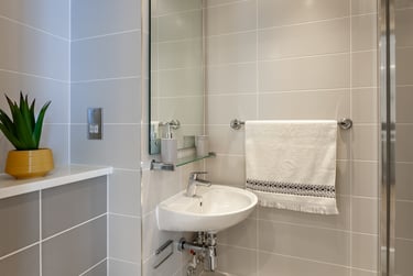 Standard Ensuite at Saltwater Place, Notte Street, The Hoe, Plymouth, PL12RQ - Image 8